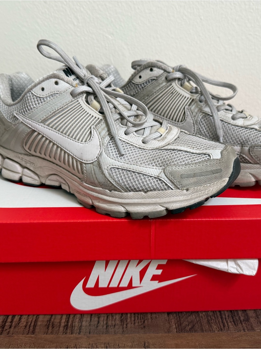Size 10 White/Grey Nike Zoom Vomero 5 Shoes
